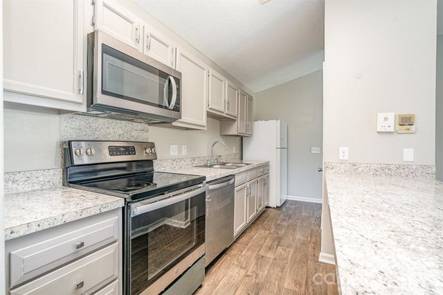 6165 Meadow Rose Lane, Charlotte, NC 28215