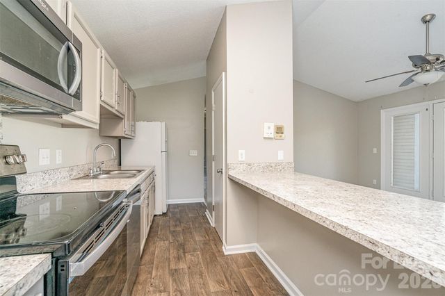 6165 Meadow Rose Lane, Charlotte, NC 28215