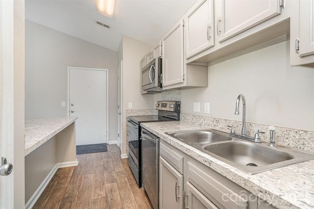 6165 Meadow Rose Lane, Charlotte, NC 28215