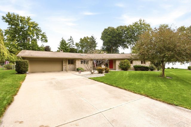 810 Fairway Drive, Saginaw Twp, MI 48638