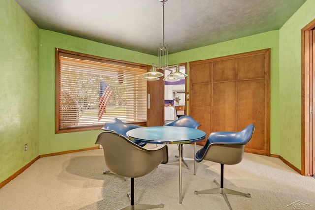810 Fairway Drive, Saginaw Twp, MI 48638