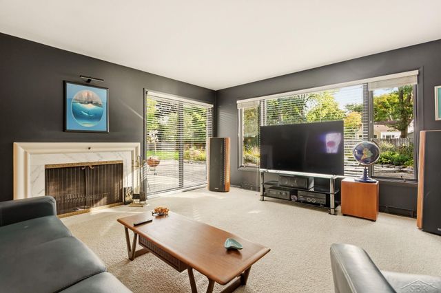 810 Fairway Drive, Saginaw Twp, MI 48638