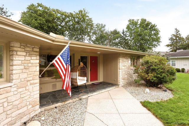 810 Fairway Drive, Saginaw Twp, MI 48638