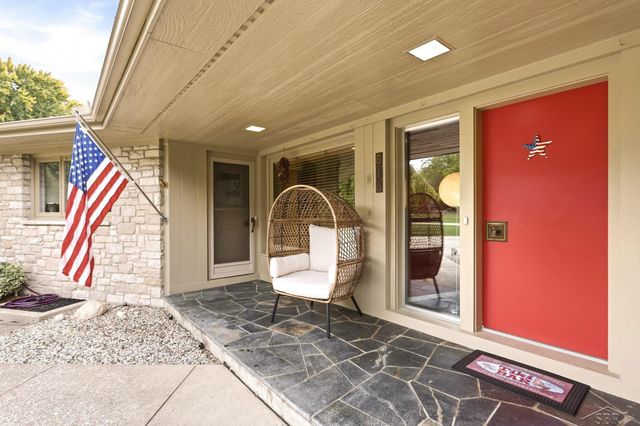 810 Fairway Drive, Saginaw Twp, MI 48638