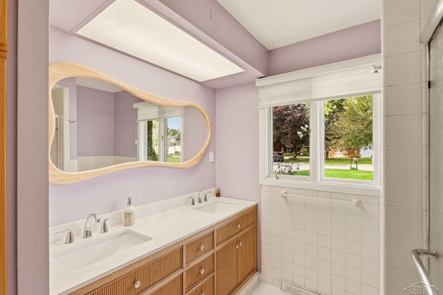 810 Fairway Drive, Saginaw Twp, MI 48638