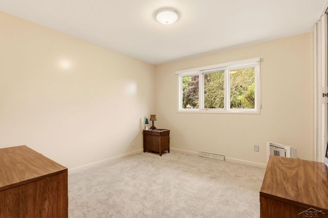 810 Fairway Drive, Saginaw Twp, MI 48638