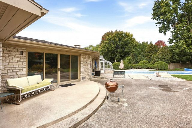 810 Fairway Drive, Saginaw Twp, MI 48638
