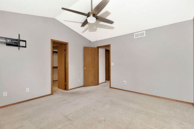 1341 N Lake Edge Cir, Goddard, KS 67052