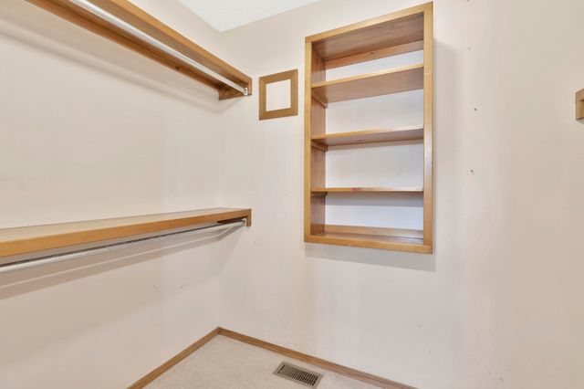 1341 N Lake Edge Cir, Goddard, KS 67052