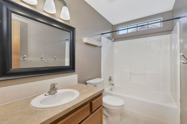 1341 N Lake Edge Cir, Goddard, KS 67052