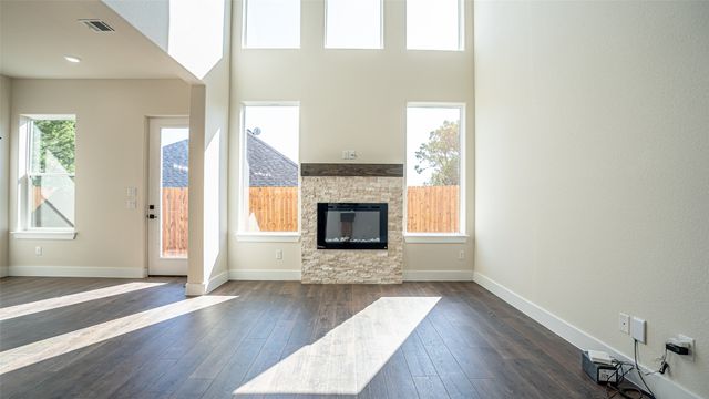 5702 Barkridge Drive, Granbury, TX 76048