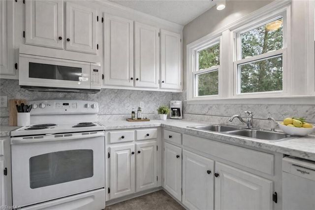 909 Chatfield Drive C, Jamestown, NC 27282