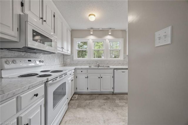 909 Chatfield Drive C, Jamestown, NC 27282