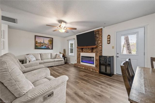 909 Chatfield Drive C, Jamestown, NC 27282