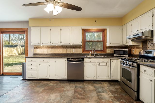 309 Whittemore Drive, South Beloit, IL 61080