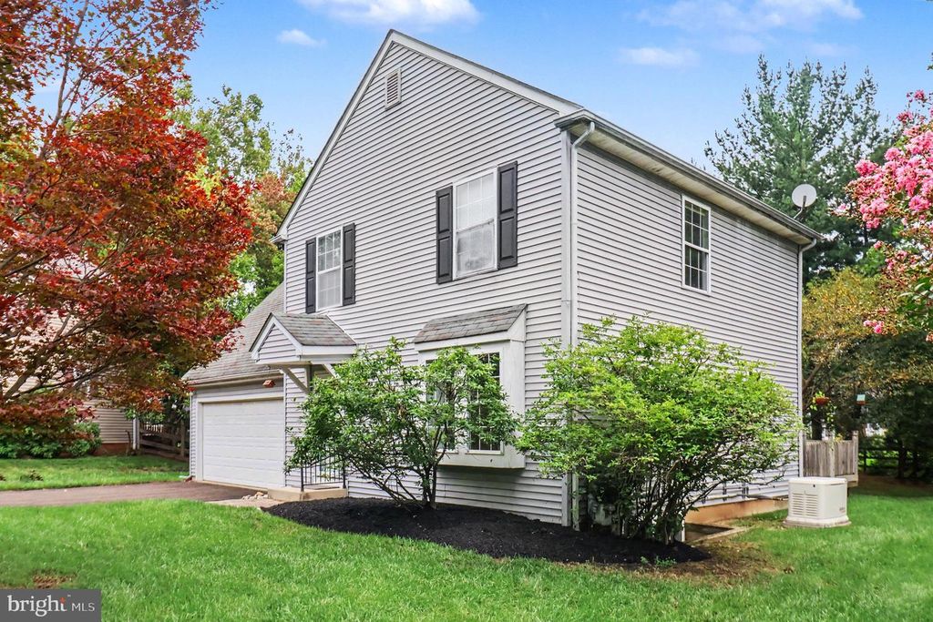 4541 FRENCH DR, DOYLESTOWN, PA 18902 — exterior