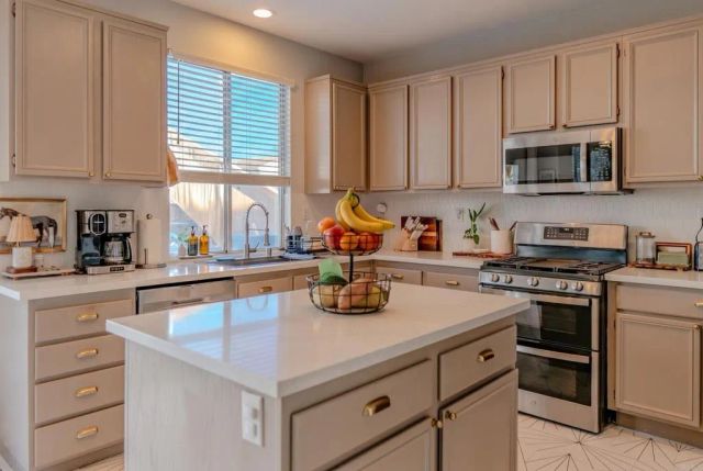 42132 Orange Blossom Drive, Temecula, CA 92591
