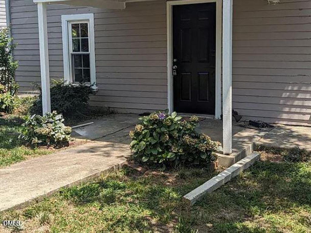 204 W Hill Street, Benson, NC 27504