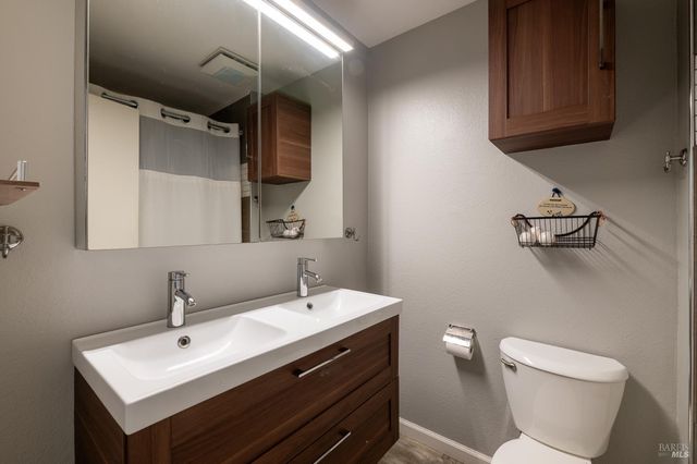 978 Eleanor Ave, Rohnert Park, CA 94928