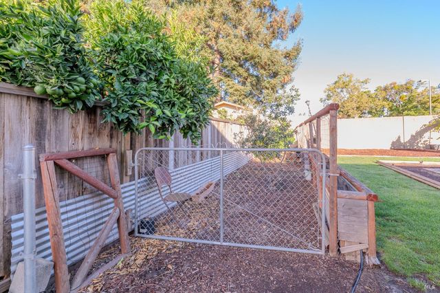978 Eleanor Ave, Rohnert Park, CA 94928