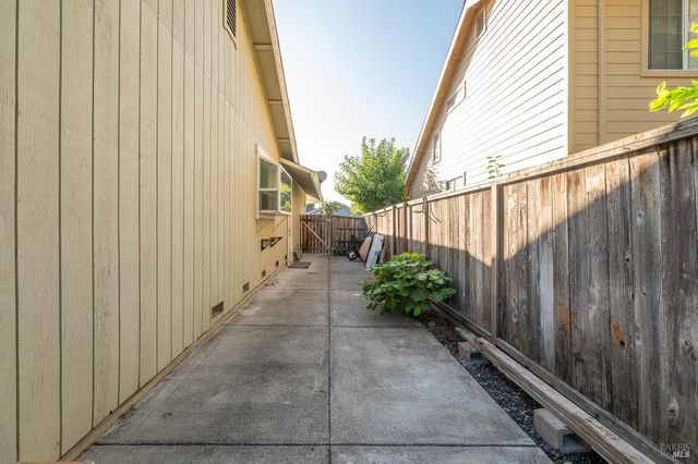 978 Eleanor Ave, Rohnert Park, CA 94928