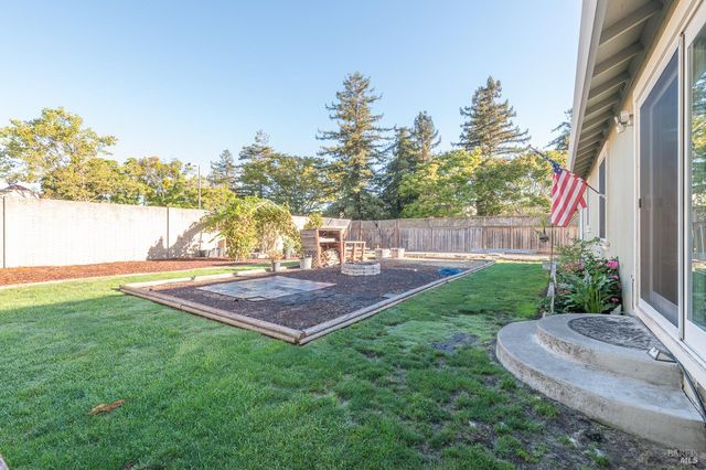 978 Eleanor Ave, Rohnert Park, CA 94928