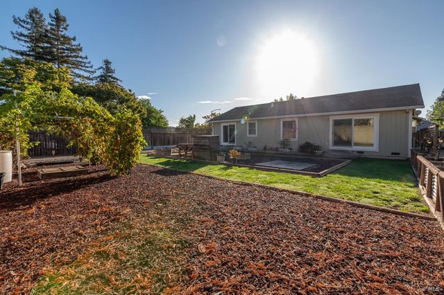 978 Eleanor Ave, Rohnert Park, CA 94928