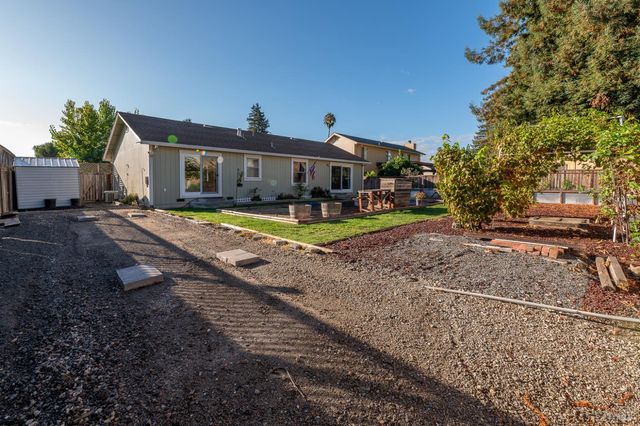 978 Eleanor Ave, Rohnert Park, CA 94928