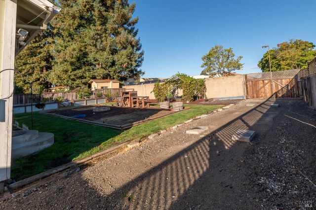 978 Eleanor Ave, Rohnert Park, CA 94928