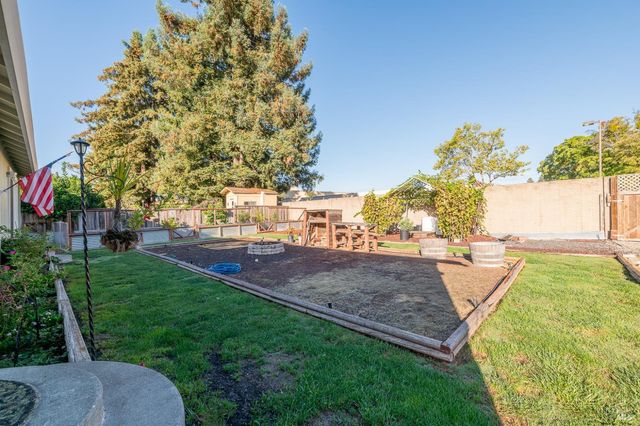 978 Eleanor Ave, Rohnert Park, CA 94928