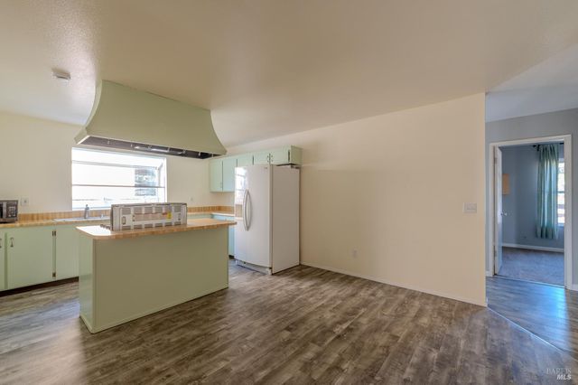 978 Eleanor Ave, Rohnert Park, CA 94928