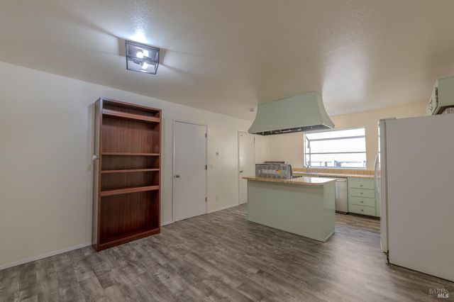 978 Eleanor Ave, Rohnert Park, CA 94928