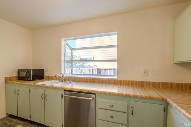 978 Eleanor Ave, Rohnert Park, CA 94928