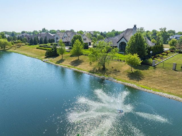 1435 Park West Circle, Munster, IN 46321
