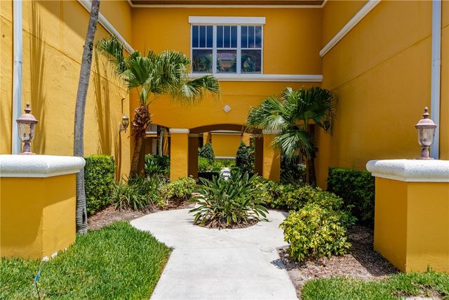 5045 Fairways Circle D306, Vero Beach, FL 32967