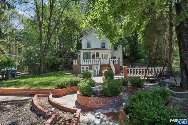 796 Old Newbridge Road, Teaneck, NJ 07666
