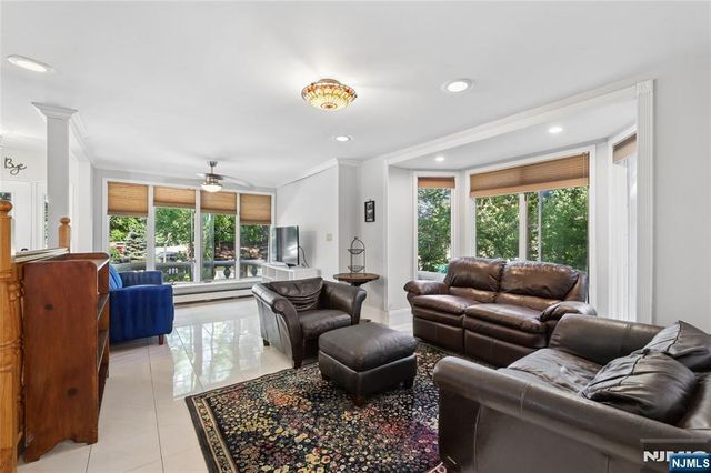 796 Old Newbridge Road, Teaneck, NJ 07666