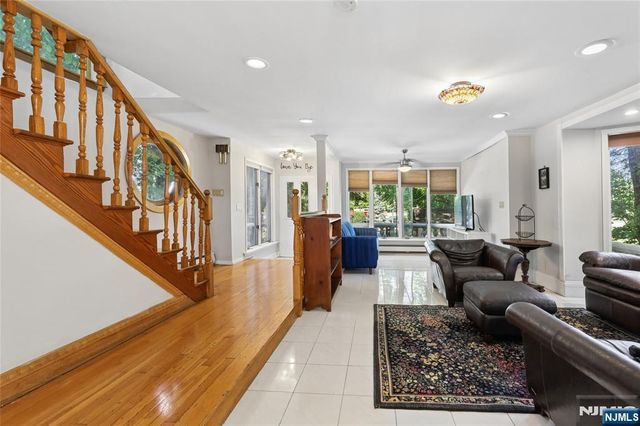 796 Old Newbridge Road, Teaneck, NJ 07666