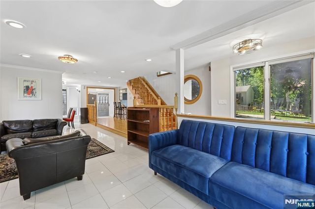796 Old Newbridge Road, Teaneck, NJ 07666