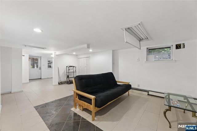 796 Old Newbridge Road, Teaneck, NJ 07666