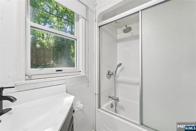 796 Old Newbridge Road, Teaneck, NJ 07666