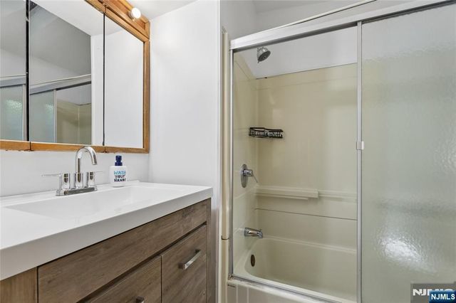 796 Old Newbridge Road, Teaneck, NJ 07666