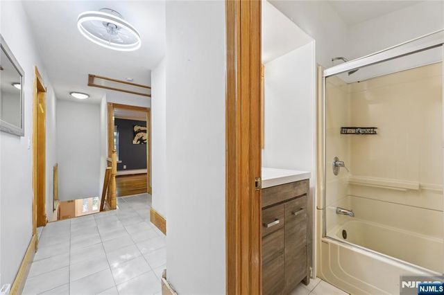 796 Old Newbridge Road, Teaneck, NJ 07666