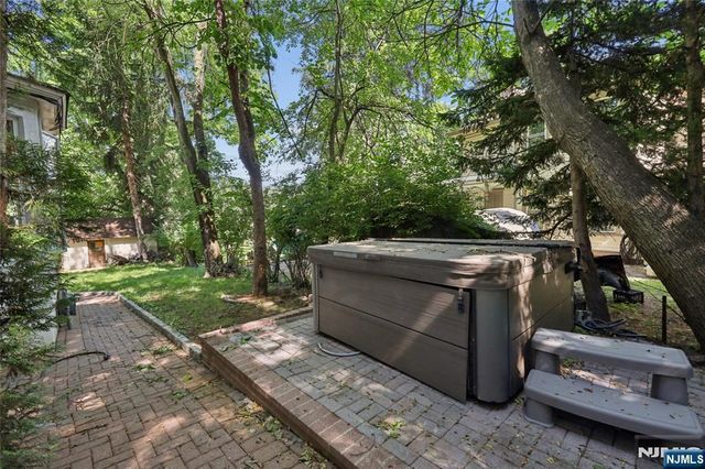 796 Old Newbridge Road, Teaneck, NJ 07666