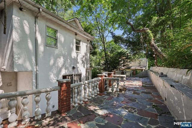 796 Old Newbridge Road, Teaneck, NJ 07666