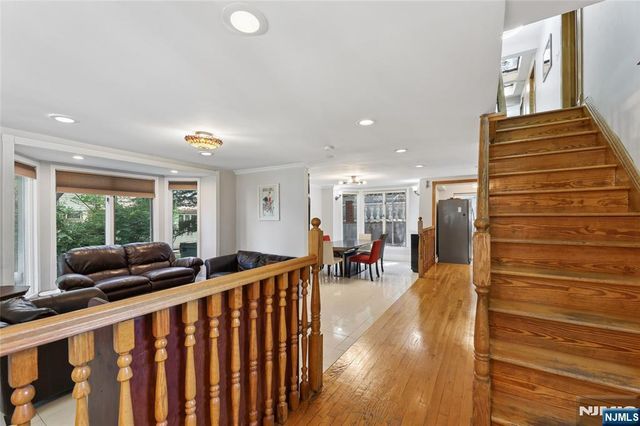 796 Old Newbridge Road, Teaneck, NJ 07666