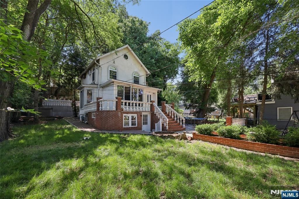 796 Old Newbridge Road, Teaneck, NJ 07666