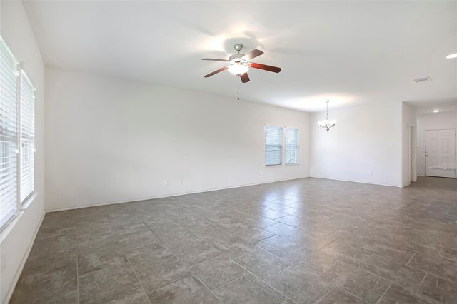 166 Meadow Grove Drive, Conroe, TX 77384