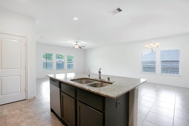 166 Meadow Grove Drive, Conroe, TX 77384