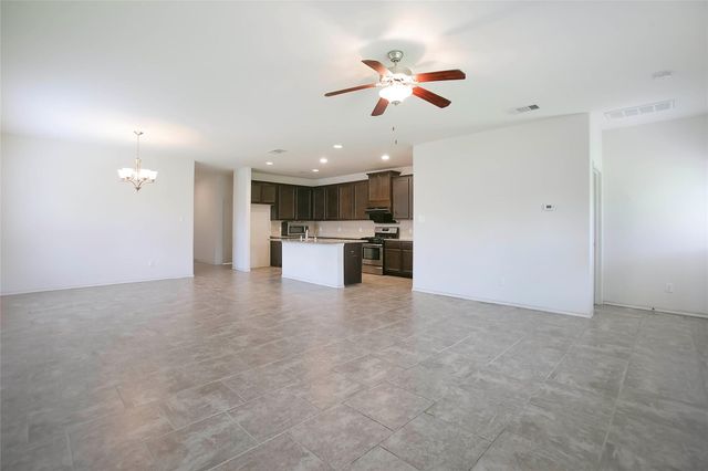 166 Meadow Grove Drive, Conroe, TX 77384